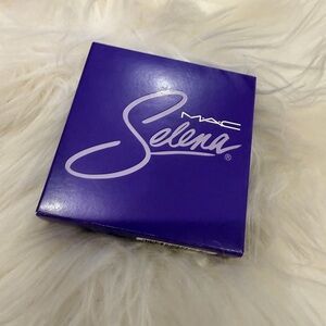 SELENA
Purple Compact Bronzer & Blush Duo - Pink and Brown